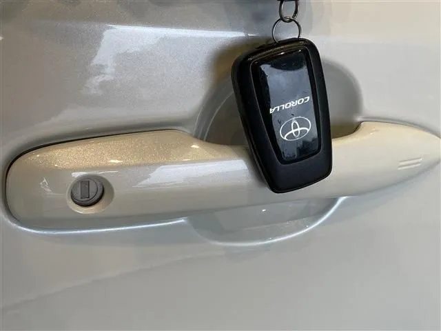 カローラ セダン ハイブリッド(トヨタ)の車両写真