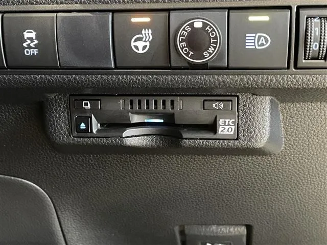 カローラ セダン ハイブリッド(トヨタ)の車両写真