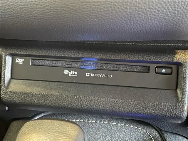 カローラ セダン ハイブリッド(トヨタ)の車両写真