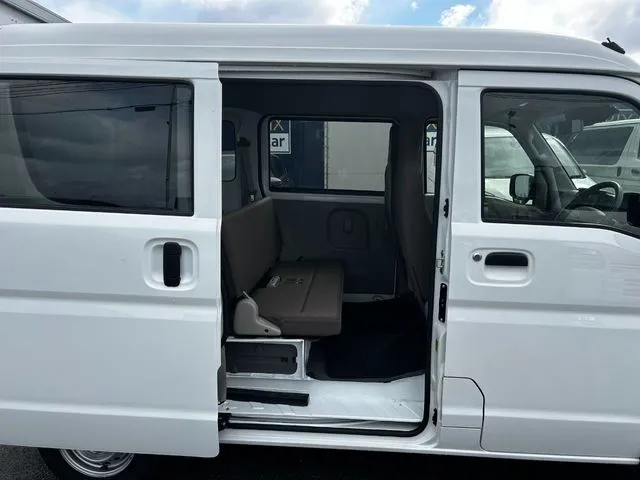 エブリイバン（スズキ）の車両写真