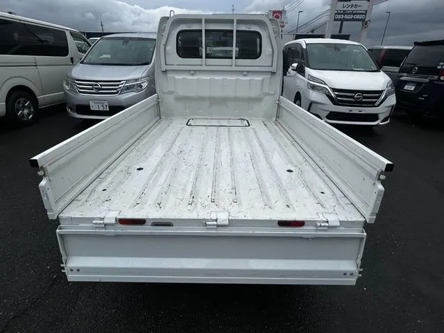 ＮＴ１００クリッパー　４ＷＤ（ニッサン）の車両写真