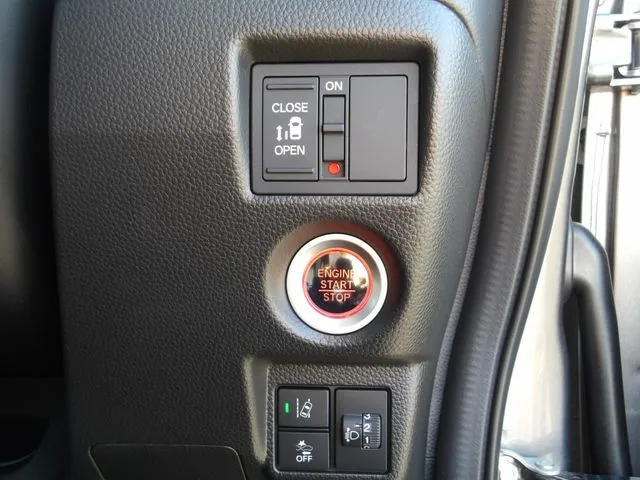 Ｎ　ＢＯＸ　カスタム（ホンダ）の車両写真