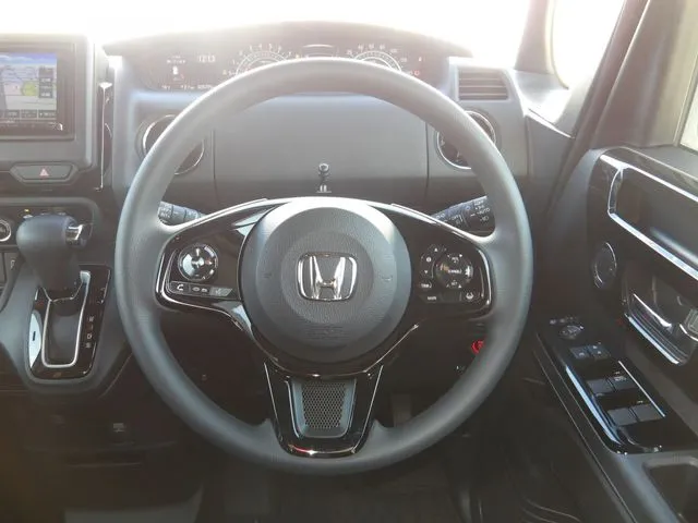 Ｎ　ＢＯＸ　カスタム（ホンダ）の車両写真