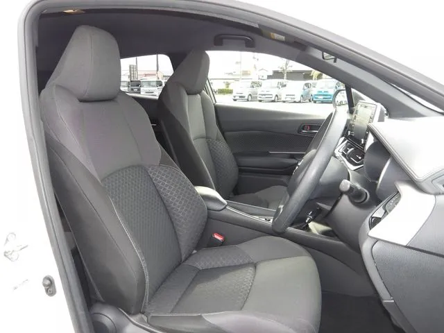 Ｃ－ＨＲ（トヨタ）の車両写真