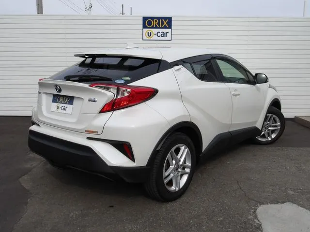 Ｃ－ＨＲ（トヨタ）の車両写真
