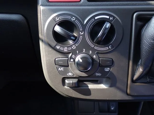 アルト 4WD(スズキ)の車両写真