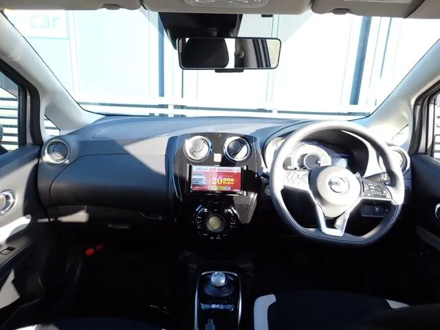 ノート(ニッサン)の車両写真