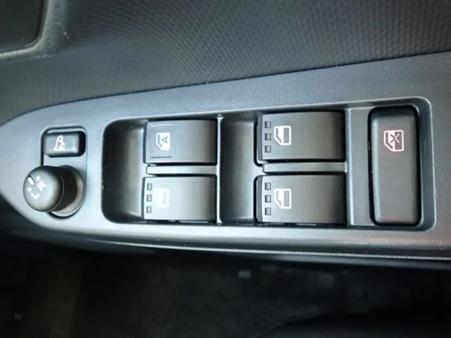 ミラ　イース（ダイハツ）の車両写真