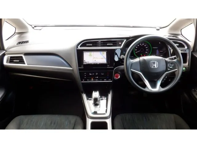 シャトル　ハイブリッド（ホンダ）の車両写真