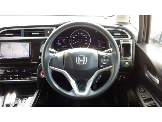 シャトル　ハイブリッド（ホンダ）の車両写真