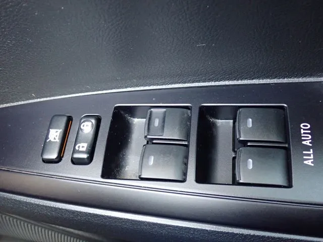 カローラフィールダー ハイブリッド(トヨタ)の車両写真