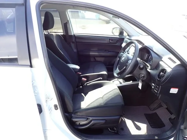 カローラフィールダー ハイブリッド(トヨタ)の車両写真