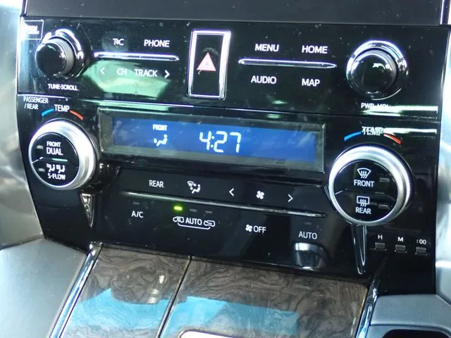 ヴェルファイア　ハイブリッド　４ＷＤ（トヨタ）の車両写真