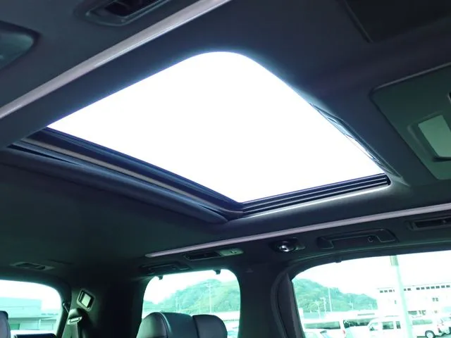 ヴェルファイア　ハイブリッド　４ＷＤ（トヨタ）の車両写真