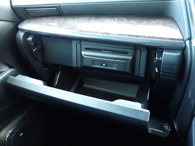 ヴェルファイア　ハイブリッド　４ＷＤ（トヨタ）の車両写真