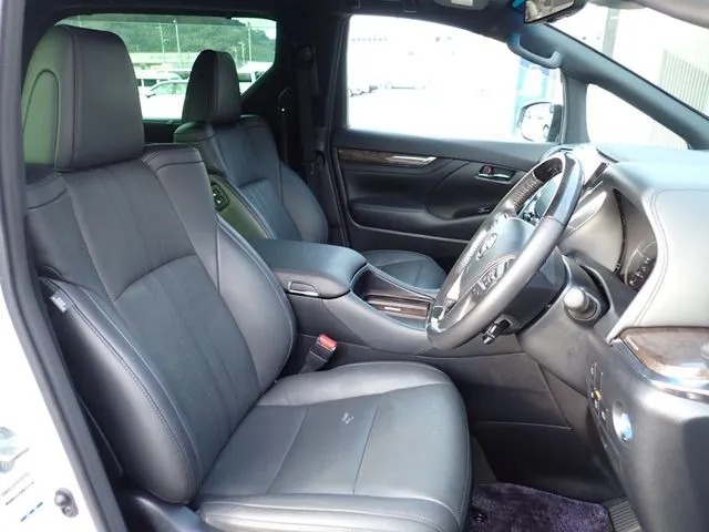 ヴェルファイア　ハイブリッド　４ＷＤ（トヨタ）の車両写真