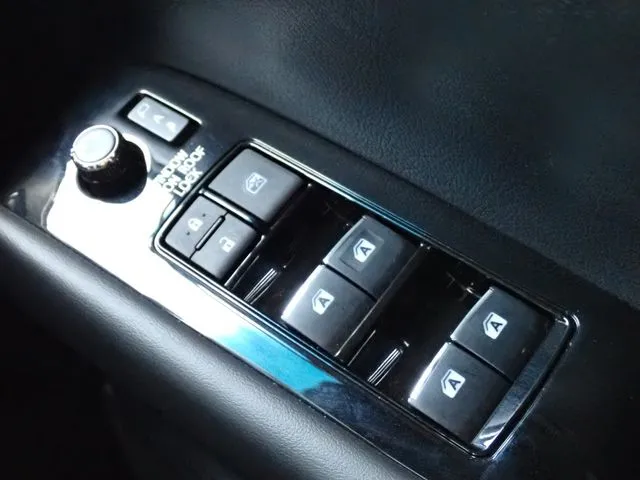 ヴェルファイア　ハイブリッド　４ＷＤ（トヨタ）の車両写真