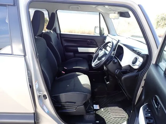 クロスビー(スズキ)の車両写真