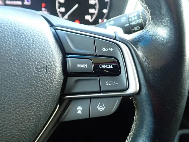 インサイト　セダン（ホンダ）の車両写真