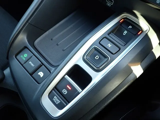 インサイト　セダン（ホンダ）の車両写真