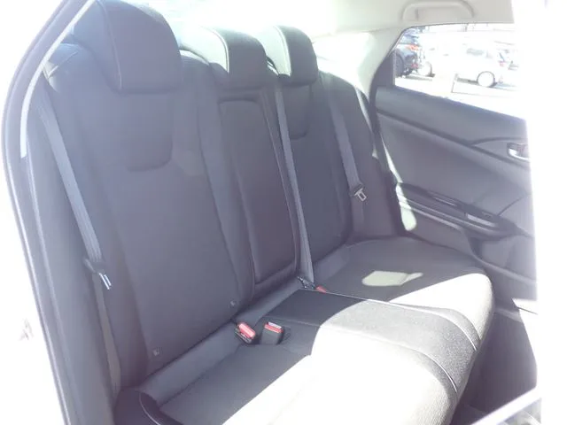 インサイト　セダン（ホンダ）の車両写真