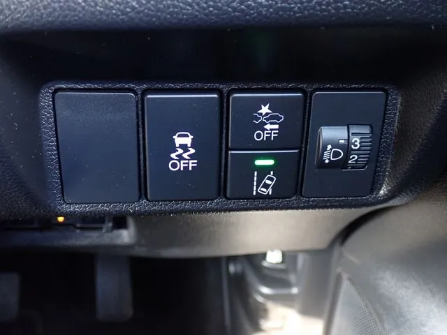 シャトル　ハイブリッド（ホンダ）の車両写真