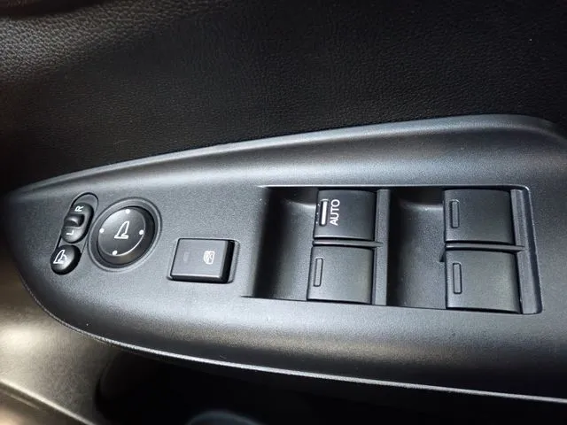 シャトル　ハイブリッド（ホンダ）の車両写真