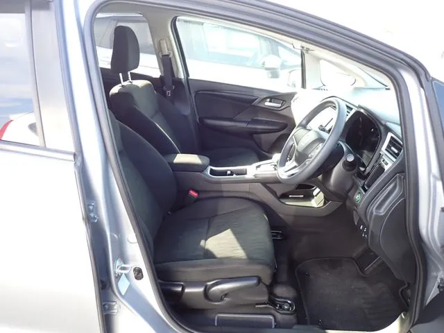 シャトル　ハイブリッド（ホンダ）の車両写真