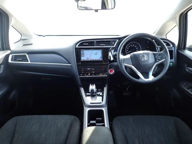 シャトル　ハイブリッド（ホンダ）の車両写真