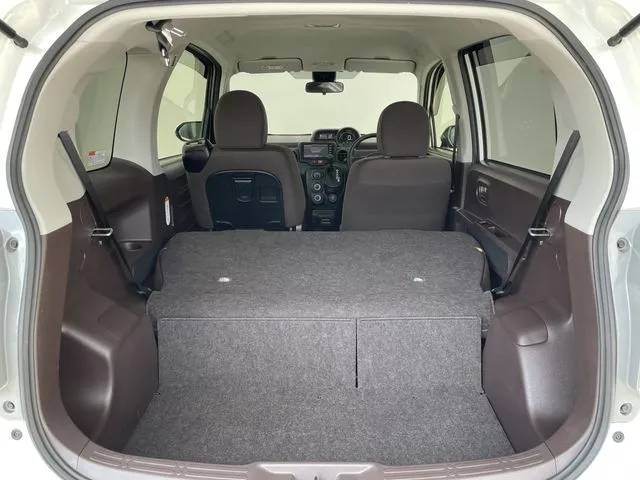 スペイド（トヨタ）の車両写真