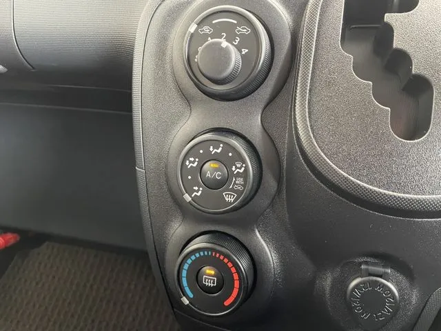 スペイド（トヨタ）の車両写真