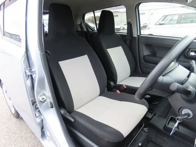 ミラ　イース（ダイハツ）の車両写真