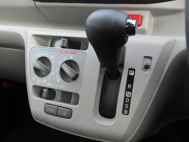 ミラ　イース（ダイハツ）の車両写真