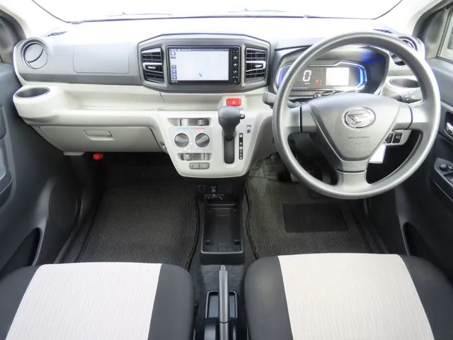 ミラ　イース（ダイハツ）の車両写真