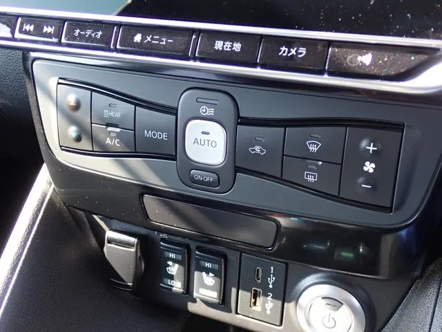 リーフ（ニッサン）の車両写真