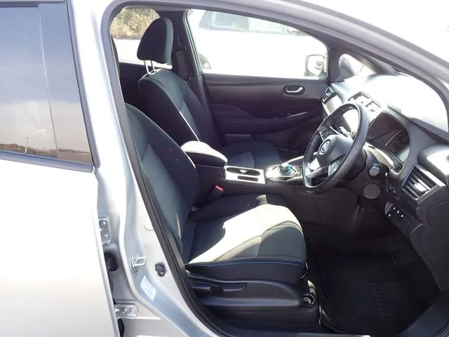 リーフ（ニッサン）の車両写真