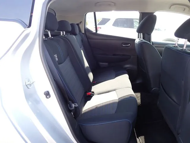 リーフ（ニッサン）の車両写真