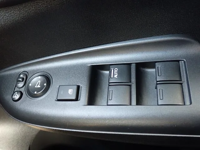 シャトル ハイブリッド 4WD(ホンダ)の車両写真