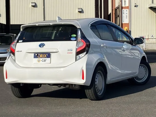 アクア（トヨタ）の車両写真