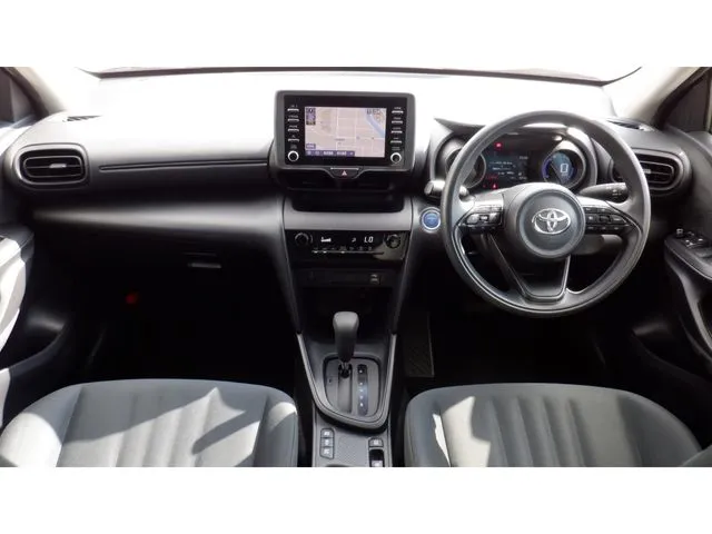 ヤリスクロス　ハイブリッド（トヨタ）の車両写真