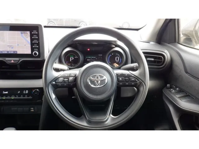 ヤリスクロス　ハイブリッド（トヨタ）の車両写真