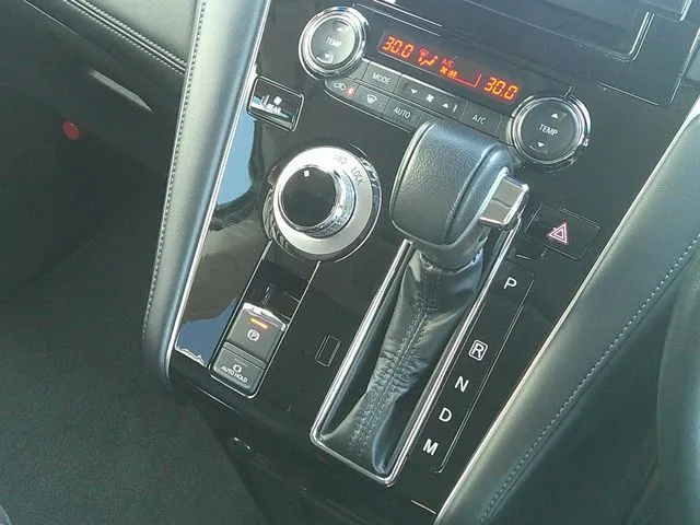 ミツビシ　デリカ　Ｄ：５　４ＷＤ