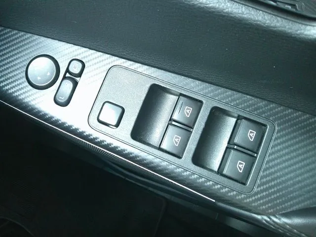 ミツビシ　デリカ　Ｄ：５　４ＷＤ