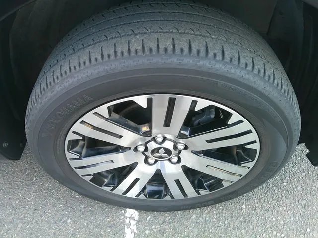 ミツビシ　デリカ　Ｄ：５　４ＷＤ