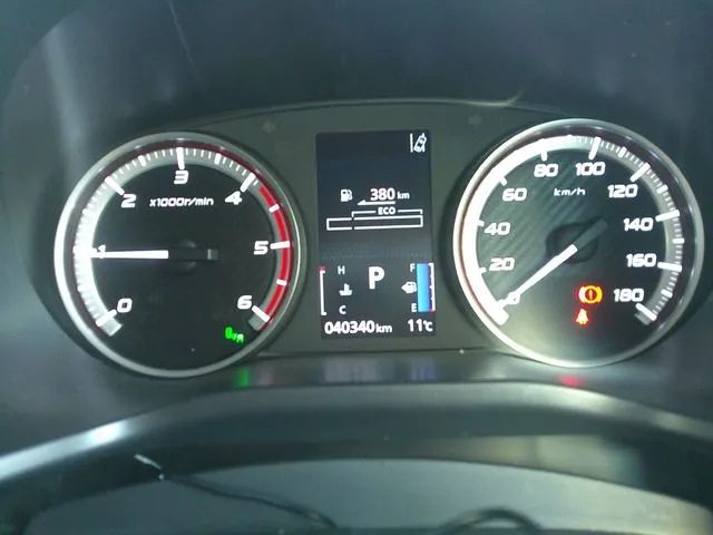 ミツビシ　デリカ　Ｄ：５　４ＷＤ