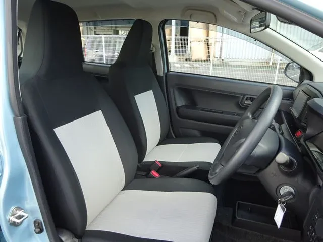 ミラ イース(ダイハツ)の車両写真