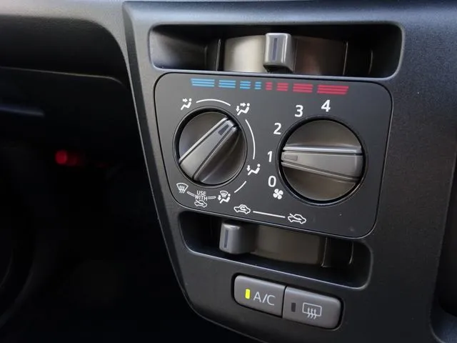 ミラ イース(ダイハツ)の車両写真