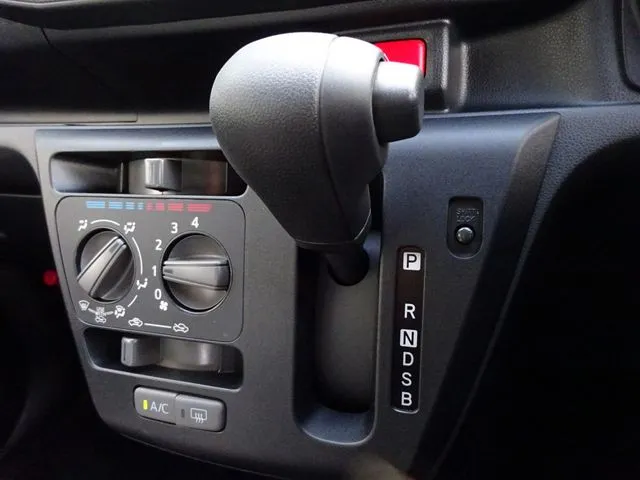 ミラ イース(ダイハツ)の車両写真