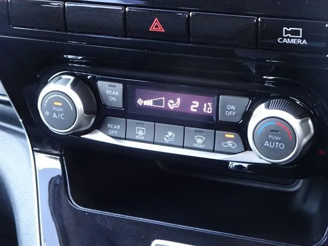 セレナ(ニッサン)の車両写真