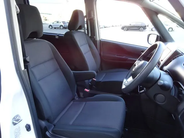 セレナ(ニッサン)の車両写真